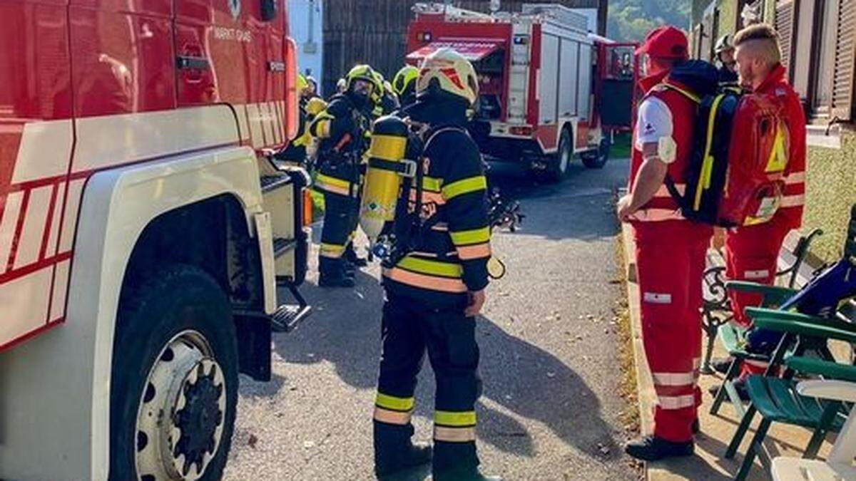 Insgesamt standen 41 Einsatzkräfte der Feuerwehren, zusammen mit dem Rotes Kreuz Ortsstelle Gnas und der Polizei im Einsatz.