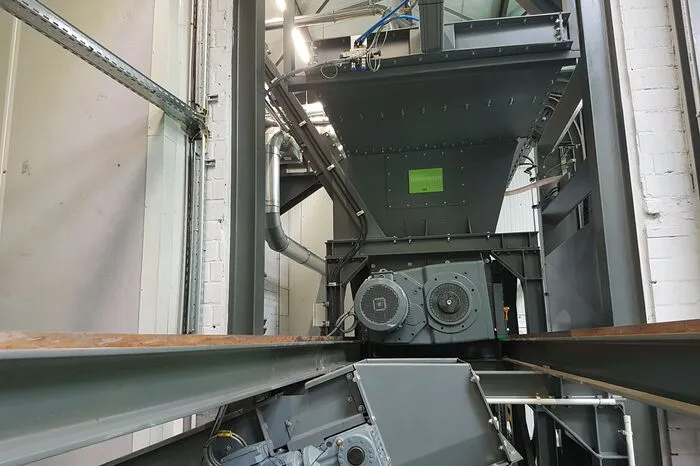 Das Elektrolyt wird verdampft bevor die Akkus in den Zerkleinerer kommen.