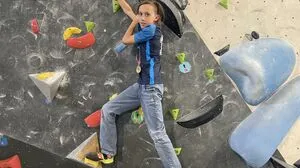 Der Zehnjährige trainiert unter anderem beim Boulderpoint in Leoben und beim Österreichischen Alpenverein Leoben