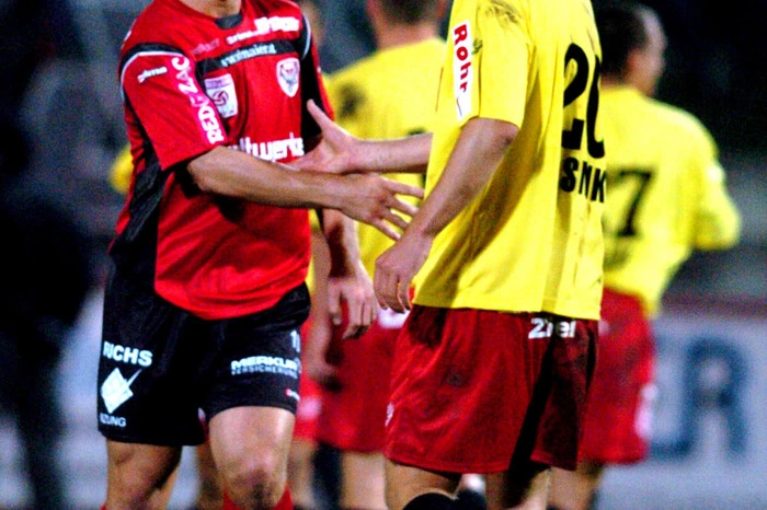 Im Sommer 2004 wechselt der in Leoben geborene Sencar zum SV Kapfenberg, sein Debüt feiert er am 17. September 2004 mit einem Heimspiel gegen Ried.