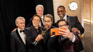 Robert Downey Jr. mit Christoph Waltz, Tim Robbins, Sam Rockwell, Mahershala Ali und Ke Huy Quan 