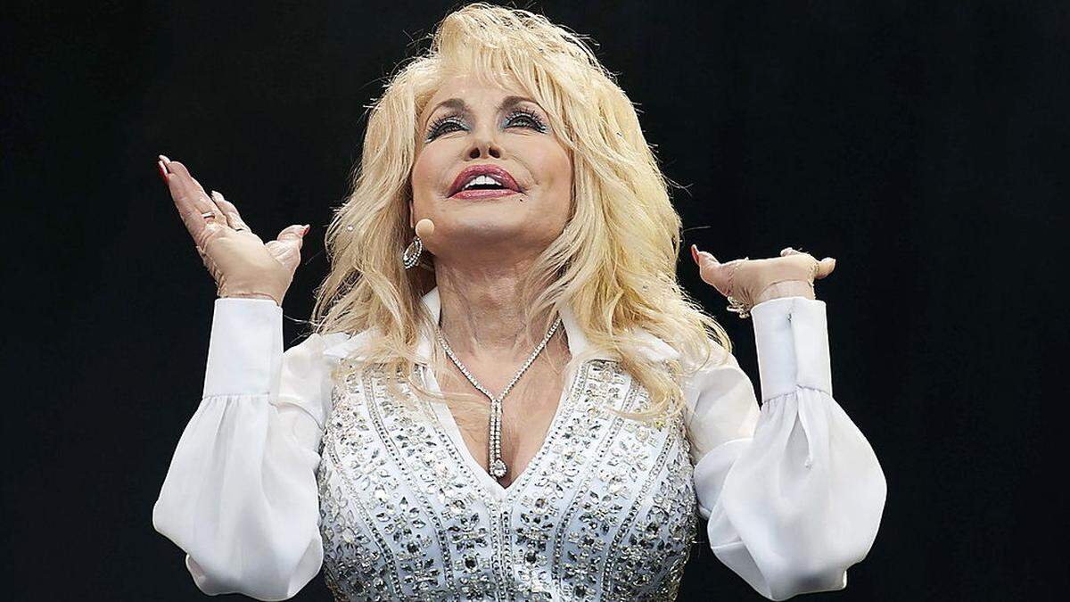 Drei Weihnachtsalben hat sie schon veröffentlicht, nun dreht Dolly Parton einen weiteren Weihnachtsfilm