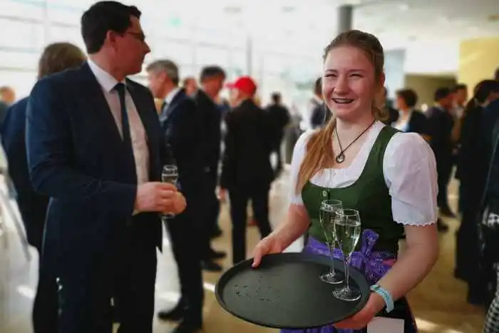 Nach einem Glas Sekt stand ein spannender Vortrag zum Thema "Lavanttal 2026- Chancen durch die Koralmbahn" auf dem Programm.