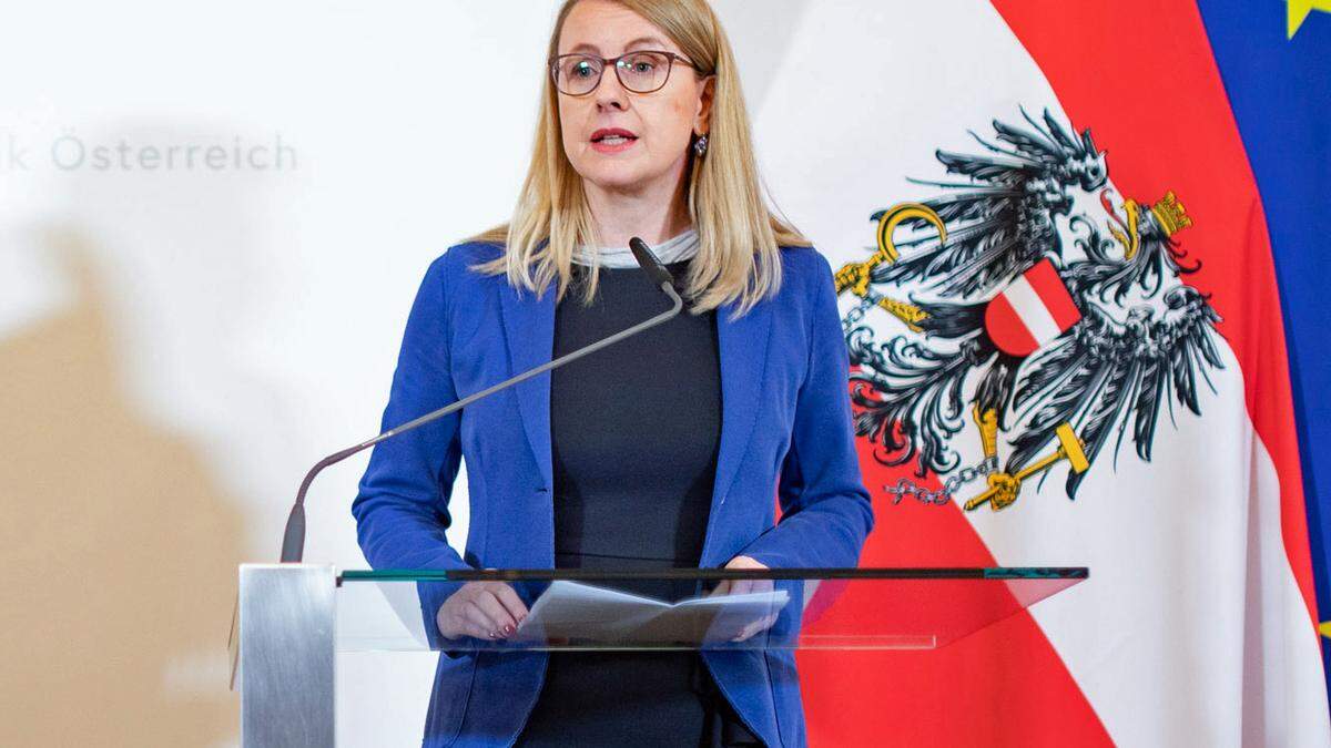 Schramböck im Jänner 2020, als sie noch Wirtschaftsministerin war