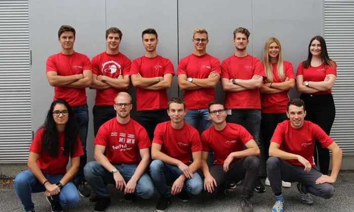 Teamleaderin Sushama Chander mit einem Teil des Teams