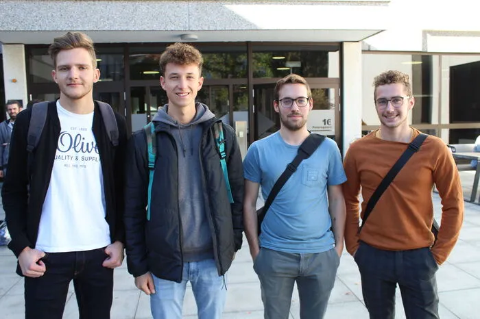 Leon Kronberger (20), Jakob Hochrather (21), Florian Retschitzegger (21) und Daniel Nell (21) starten mit ihrem ersten Semester in Maschinenbau