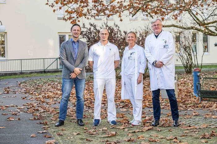 Paul Puchwein mit Tobelbader Reha-Ärzteteam: Renato Igrec, Ursula Kropiunig, Primarius Werner Lenhard