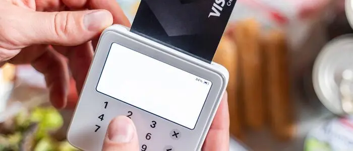 Geschäfte, Restaurants und Dienstleister in Deutschland sollen künftig neben Bargeld auch mindestens eine digitale Bezahlmöglichkeit anbieten müssen