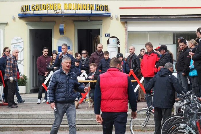 Bitte klicken Sie sich durch die Bilder. . .