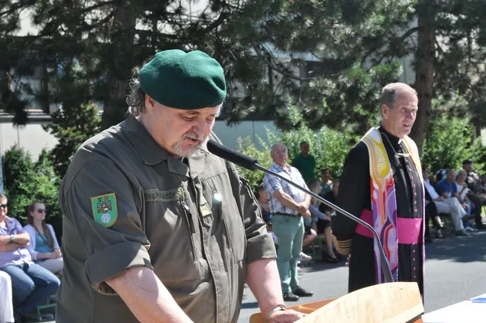 Die Militärdekane Michael Matiasek und Emmanuel Longin wünschten Glück und Segen.