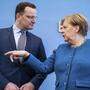 Der deutsche Gesundheitsminister Jens Spahn und Kanzlerin Angela Merkel