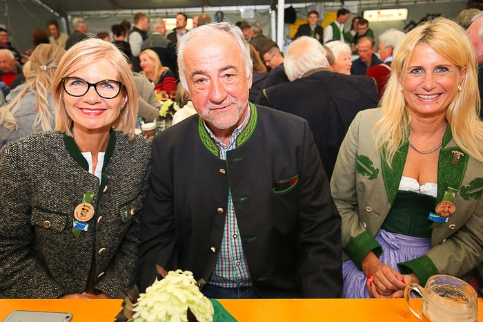 Zahlreiche Besucher und Ehrengäste (wie Landtagspräsidentin Gabriele Kolar) folgten der Einladung