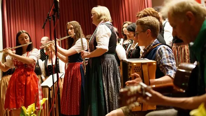 Musikalisch unterstützt wurden die Sänger durch ein Ensemble der Musikschule Oberes Lavanttal.