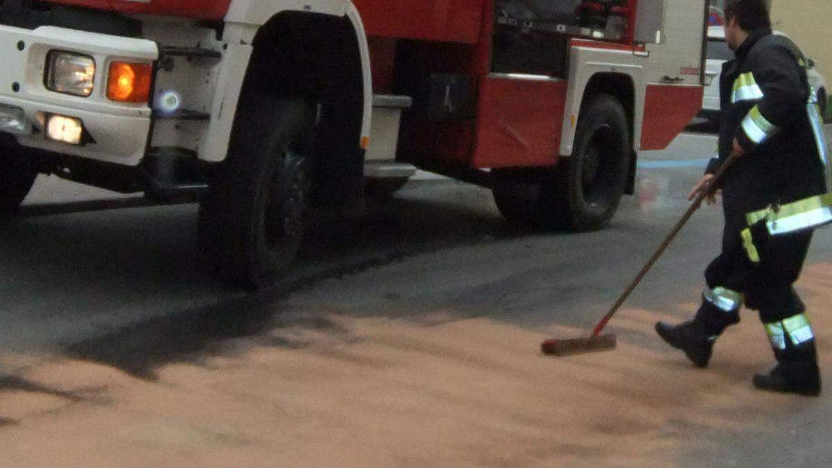 Als die Feuerwehr mit dem Bindemittel eintraf, hatte der Wirt mit Semmelbrösel schon das Schlimmste verhindert