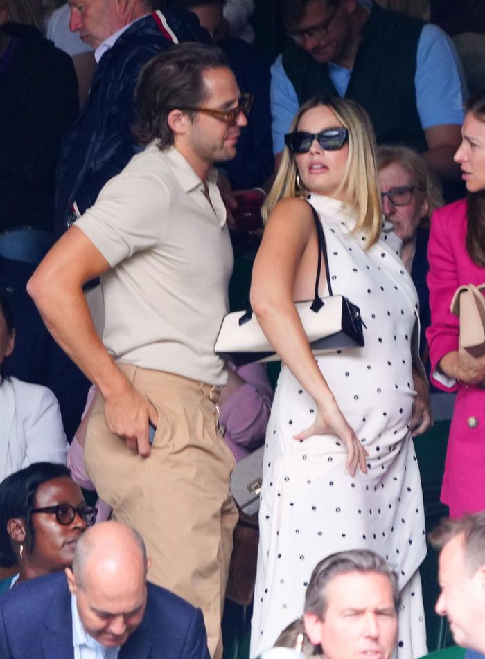 Im Juli besuchten Tom Ackerley und Margot Robbie - bereits mit deutlich sichtbarem Babybauch - den Tennisklassiker in Wimbledon