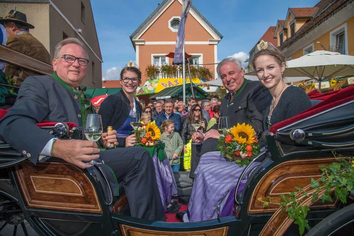 Auch der Landeshauptmann und die Weinhoheiten waren am Zug