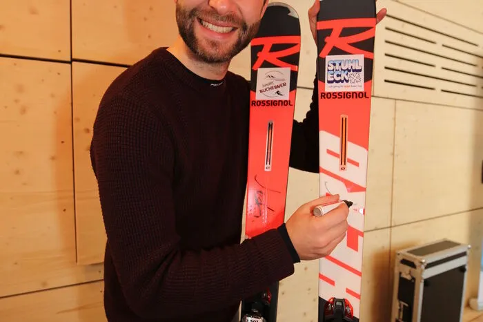 Josh. signiert die Skier