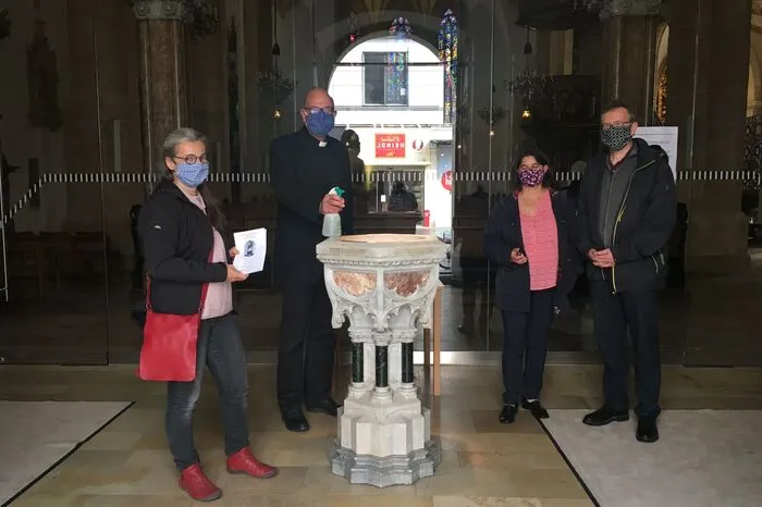 Auf Distanz, und trotzdem herzlich: der Empfang in der Grazer Stadtpfarrkirche.