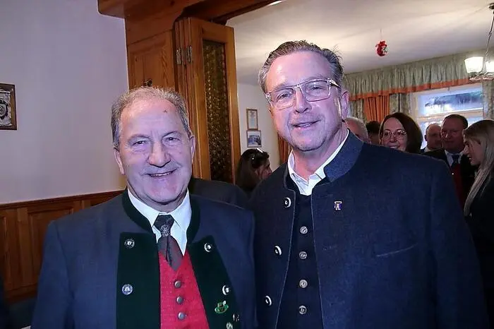 Bürgermeister Helmut Linhart ließ sich den musikalischen Genuss nicht entgehen. Vizebürgermeister Heimo Ortner war selbst als Musiker aktiv.