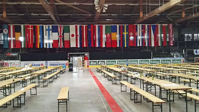 Die Stadthalle ist international ausgeflaggt