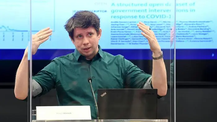 Die Schulschließungen müsse man je nach Pandemiephase im Detail bewerten, sagt Peter Klimek