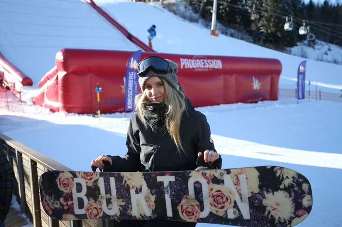 Mit dabei: Österreichs Snowboard-Ass Anna Gasser . . .