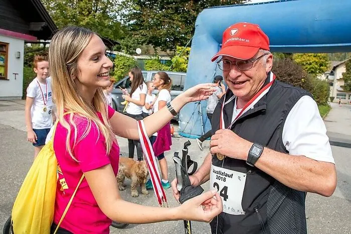 Preisverleihung an Gunther Spath vom LAC Klagenfurt