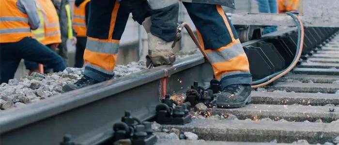 Gleisarbeiten bei den Bahnhöfen Oberdrauburg und Dölsach führen zu Einschränkungen im Straßen- und Zugverkehr