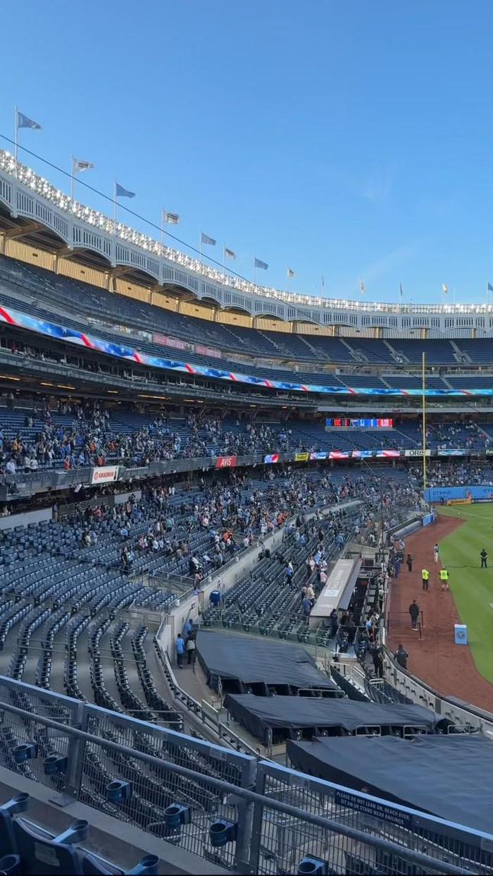 Das Yankee Stadium in der fünften Spielminute.