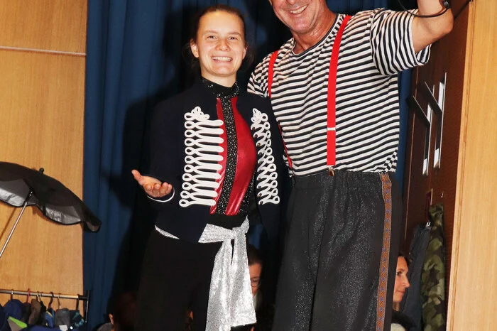 Stelzengehen mit „Magic Klaus & Melanie“ Klaus Kaltenbacher und Melanie Gangl 