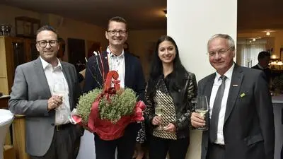 Gernot König, Gernot Majeron von der steirischen Apothekerkammer, Sophia König und Bürgermeister Josef Ober