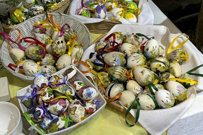 ist die Frühlings- und Osterausstellung im Schloss Burgau...