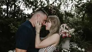 Die Welt wartet noch auf die ersten Fotos von der Hochzeit zwischen Taylor Swift und Travis Kelce