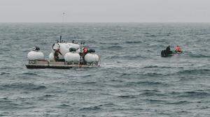 Zahlreiche Suchmannschaften sind auf der Suche nach dem gesunkenen Tauchboot Titan - doch wer such nach den verschollenen Bootsflüchtlingen?