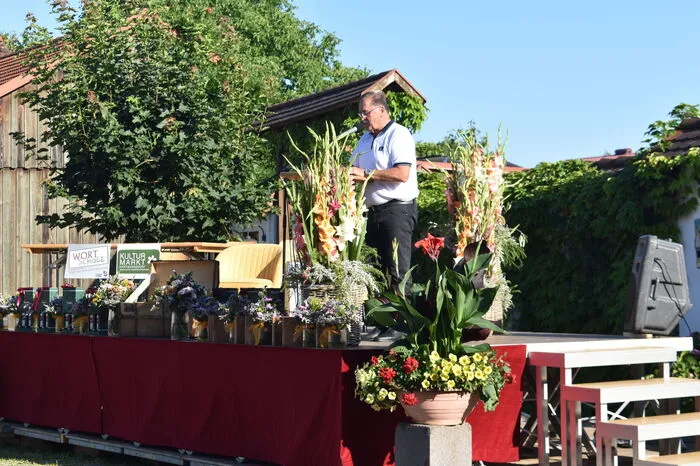 Markt Hartmannsdorfs Bürgermeister Otmar Hiebaum hielt die Eröffnungsrede.