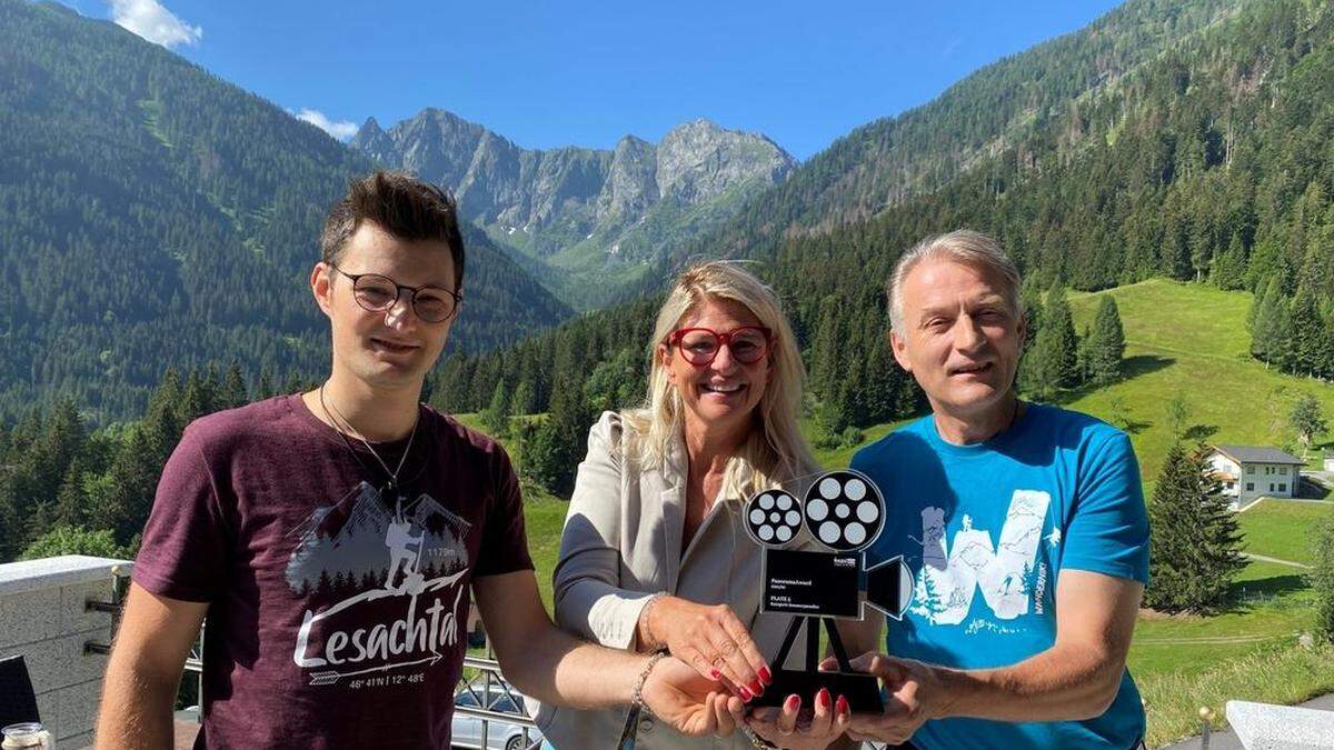 Christian Unterguggenberger (TVB Lesachtal), Daniela Faistauer (Firma Feratel) und Nikolaus Lanner (Vorsitzender TVB Lesachtal)