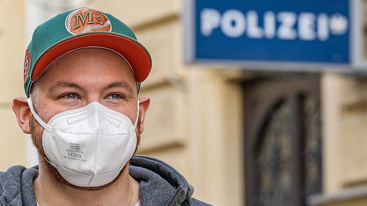 Maskentragen wirft nun doch keine juristischen Probleme für die Polizei auf 