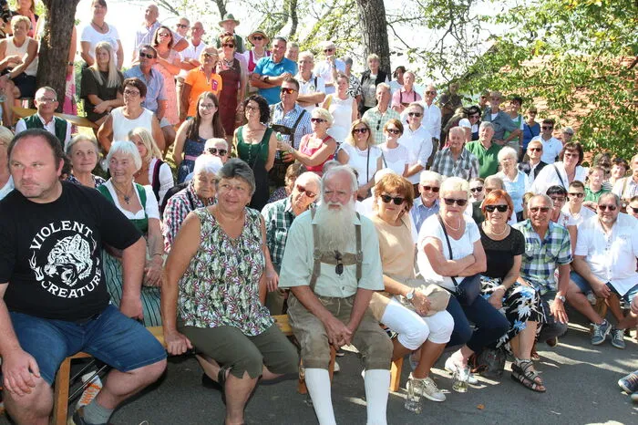 Zuseher bei der Theateraufführung.