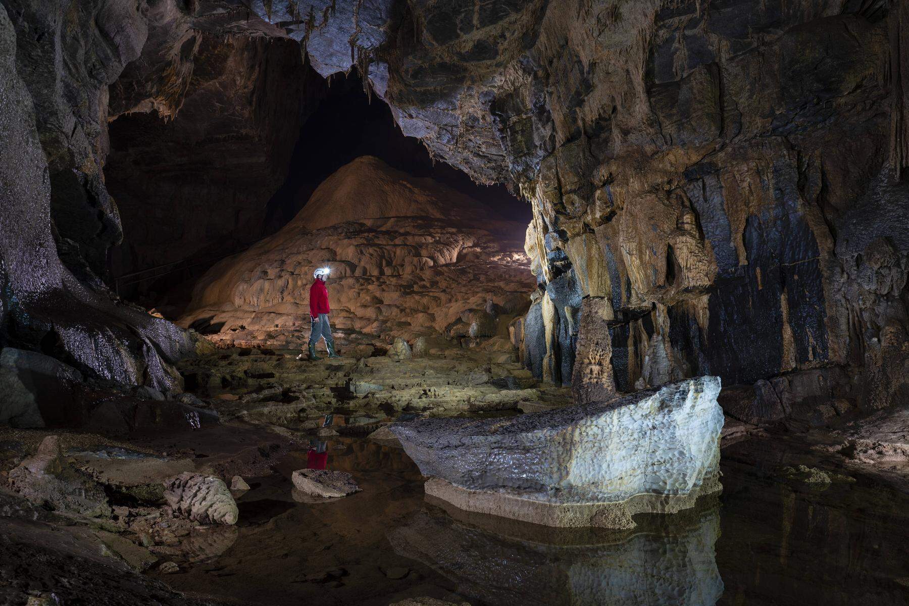 Sitzen seit Samstag fest | Bangen um drei Touristen und zwei Führer in slowenischer Krizna-Höhle
 