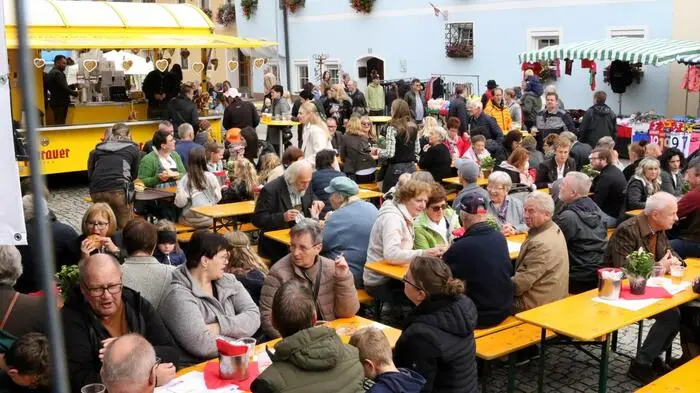 Viel los war am Wochenende in Guttaring, stand doch die Kommune ganz im Zeichen der 479. Guttaringer Krämermärkte. Aus allen Kärntner Landesteilen waren die Besucher angereist, um bei den Standln zu feilschen. 