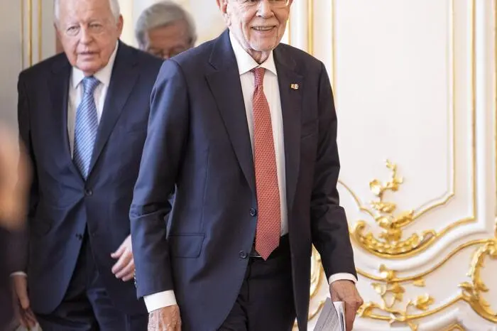 Bundespräsident Alexander Van der Bellen und Politikerinnen und Politiker, die am Beitritt Österreichs zur Europäischen Union mitgewirkt haben, appellierten nach der Gesprächsrunde, an der EU-Wahl am 9. Juni teilzunehmen. 