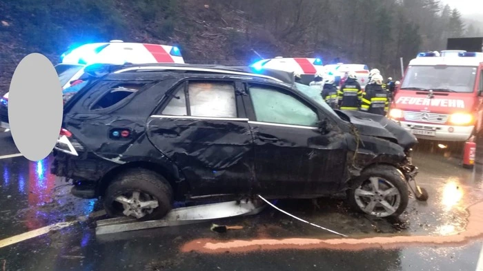 Die Landesleitzentrale Steiermark alarmierte die Feuerwehren Übelbach-Markt und Deutschfeistritz am Samstag um 14.09 Uhr zu einem Verkehrsunfall mit eingeklemmter Person auf die A9.