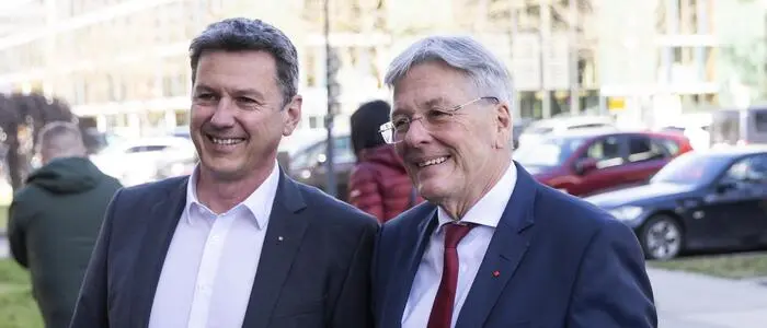 In Innsbruck haben Donnerstagabend LH Daniel Fellner und sein Vorgänger Peter Kaiser einen gemeinsamen Termin