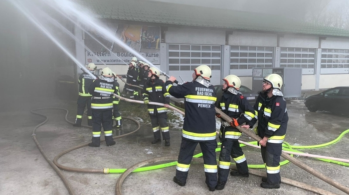Insgesamt 14 Feuerwehren standen am Samstag in Bad Ischl im Einsatz.