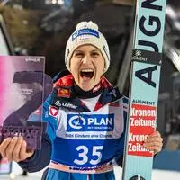 01.01.2024, Schattenbergschanze, Oberstdorf, GER, FIS Weltcup Skisprung, Two Nights Tour, Oberstdorf, Damen, Siegerehrung, im Bild 1. Platz Eva Pinkelnig (AUT) // 1. Platz Eva Pinkelnig (AUT) during the winner ceremony for the womens Two Nights Tournament of FIS Ski Jumping World Cup at the Schattenbergschanze in Oberstdorf, Germany on 2024/01/01. EXPA Pictures © 2024, PhotoCredit: EXPA/ Peter Rinderer