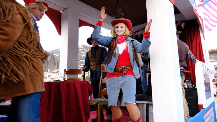 Beim Faschingsumzug in Sillian wurde die US-Reise karnevalistisch hinterfragt