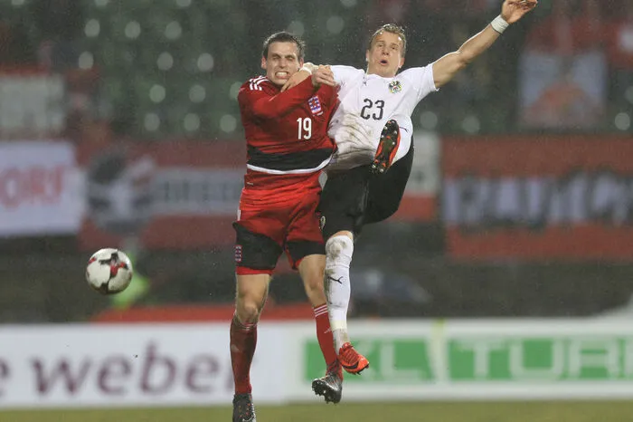 Wurde in der ersten Spielhälfte fast gar nicht in denSpielaufbau eingebunden. Stand defensiv meist sicher, ohne wie schon im vergangenen Herbst vorne glänzen zu können.