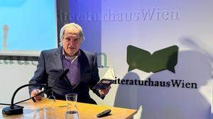 Stephan Eibel, gebürtiger Eisenerzer und viel gelesener Lyriker, stellte im Literaturhaus Wien sein neues Werk „Sternderl schauen“ vor und erklärte, warum er seit 2021 Erzberg aus seinem Namen gestrichen hat