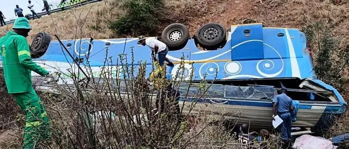 Busunglück in Südafrika mit mehr als 40 Toten