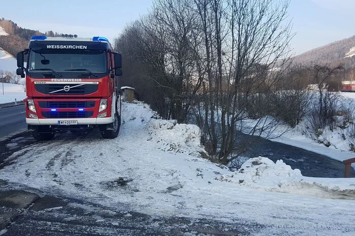 Feuerwehr, Polizei, Rettung und ÖBB waren sofort zur Stelle.